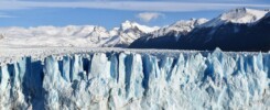 Vista reciente del frente del glaciar Perito Moreno, bajo dominio público (Pixabay/CC0). Refleja la masa de hielo en cambio, evocando visualmente el retroceso acelerado denunciado en recientes estudios.